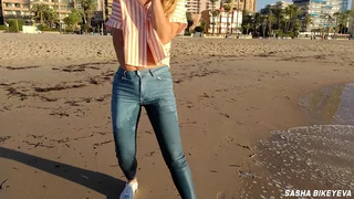 Wet shoot on a public beach with Crazy Model. Risky outdoor masturbation. Foot fetish. Pee in jeans.